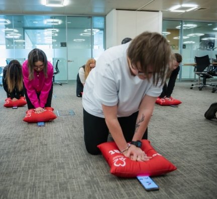 British Heart Foundation: Train for organisation in CPR for free