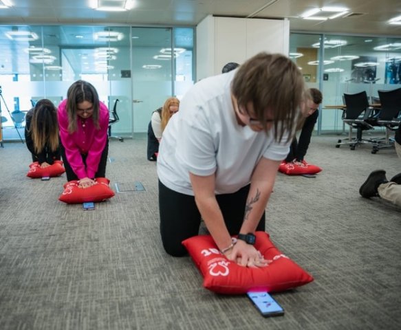 British Heart Foundation: Train for organisation in CPR for free